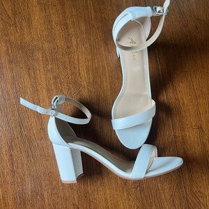 ANKIS WHITE BLOCK HEELS🌸